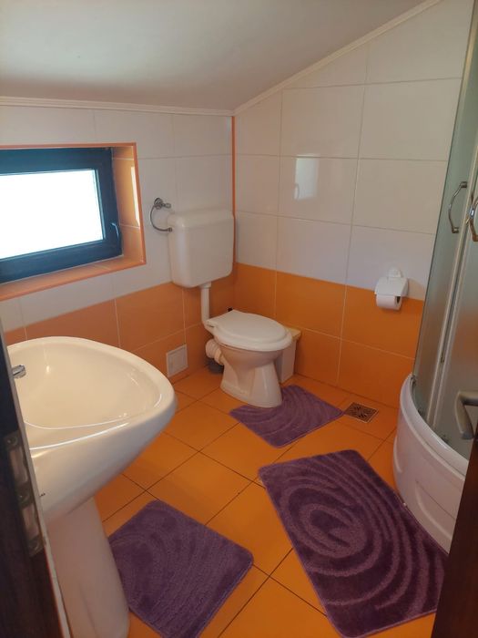 Închiriez camere la muncitori