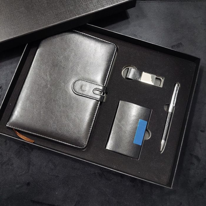 Подарочные наборы на любой случай жизни . Блокноты , ручки и многое др