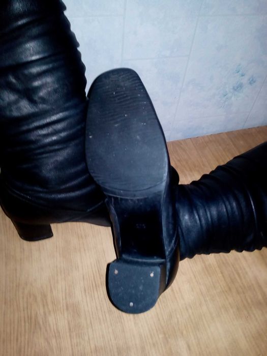 Продаются теплые сапоги.