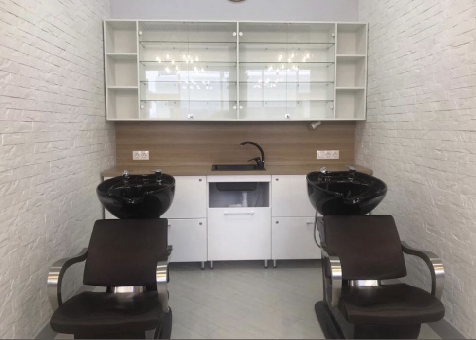 Парикмахерское кресло, сдам в аренду.