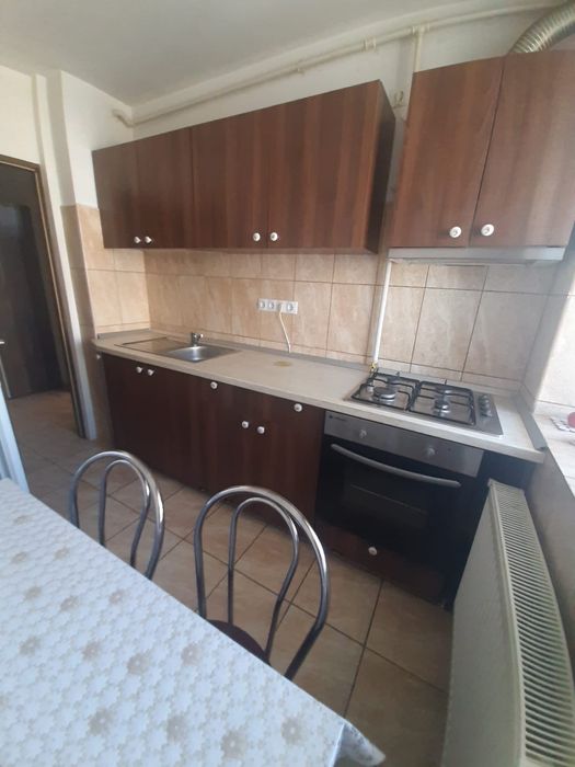 Vãnd apt cu 3 camere persoanã fizicã