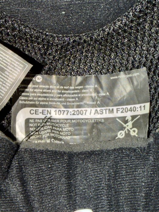 Ски каска Rossignol