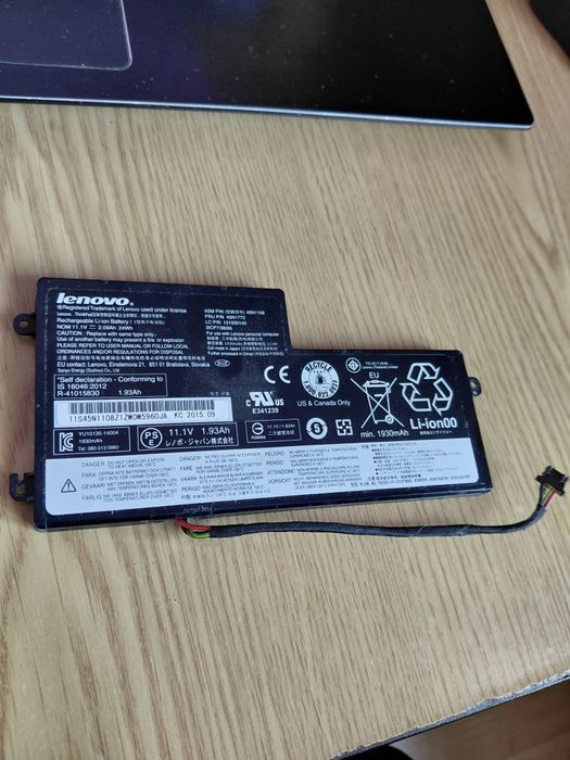 Vând baterie de laptop lenovo t450