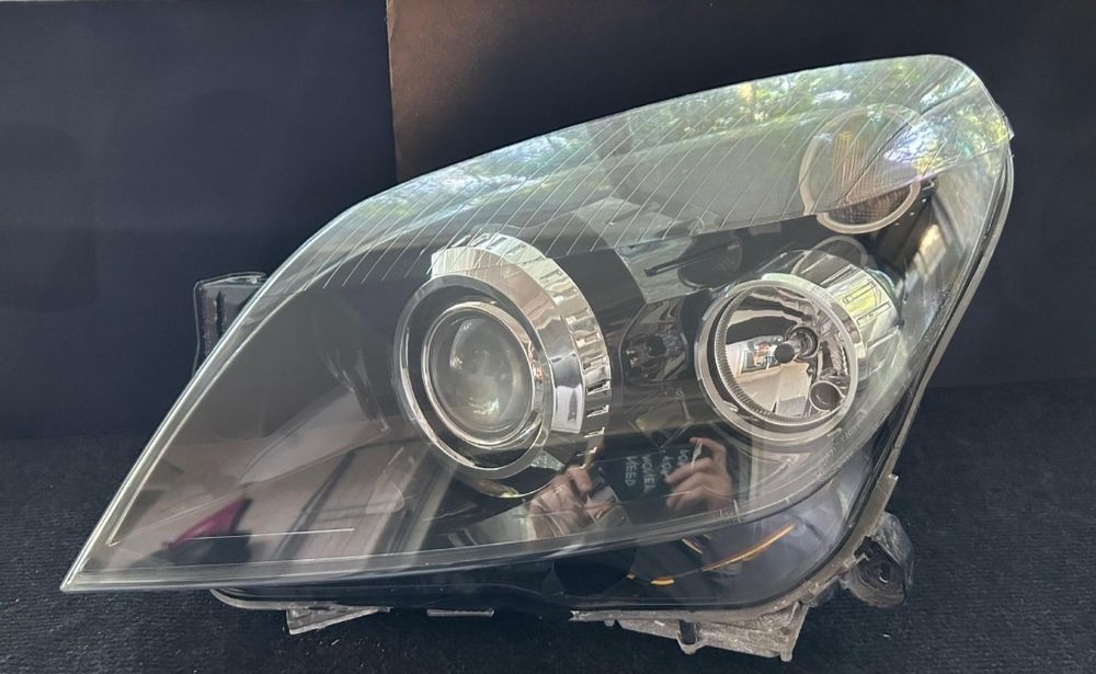 Vând  faruri xenon AFL Opel Astra h
