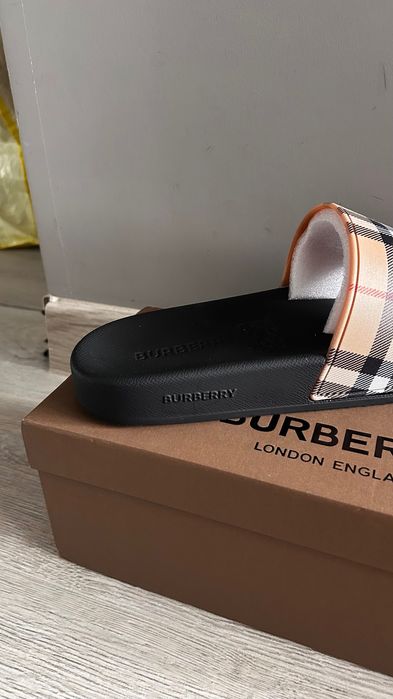 Burberry чехли номер 43(28см)