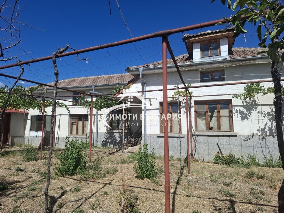 Къща на един етаж в с. Кърнаре,  общ. Карлово