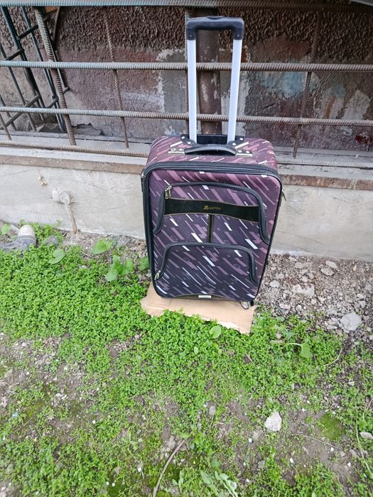 Чемодан размера М