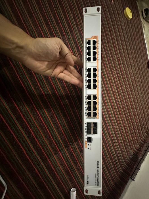 Продам Mikrotik CRS328-24P-4S+RM