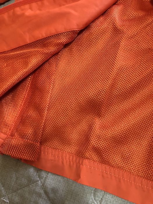 Продается ветровка.