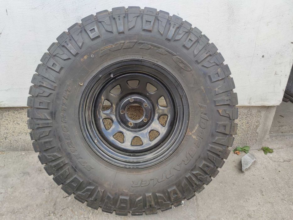 Гуми 5 броя 37 /12.5/ 17