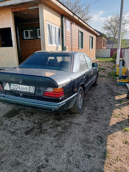 Mercedes-Benz. WDB 124