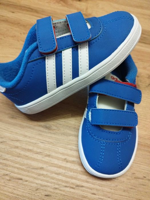 Нови маратонки Адидас, ном.24, 30 лв.