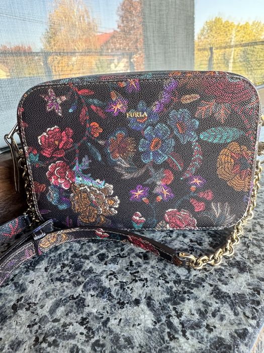 Geanta Furla de umar cu bretea ajustabila