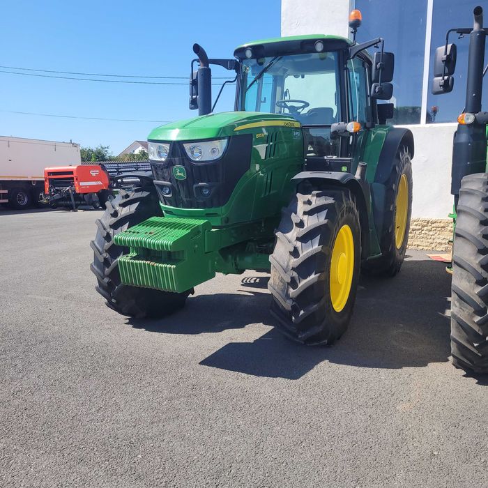 Tractor John Deere 6135M