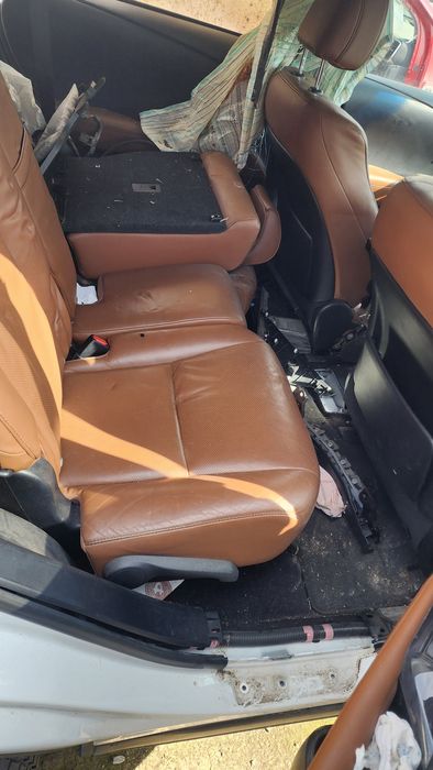 Lexus RX450H на части
