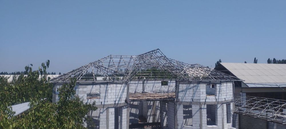 Arkali va stadionlar va Tom Naves xizmati