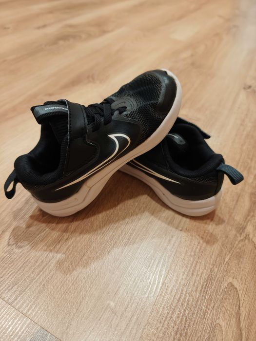 Маратонки Nike Cosmic Runner