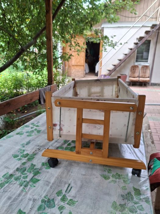 Продам детскую кроватку качалку