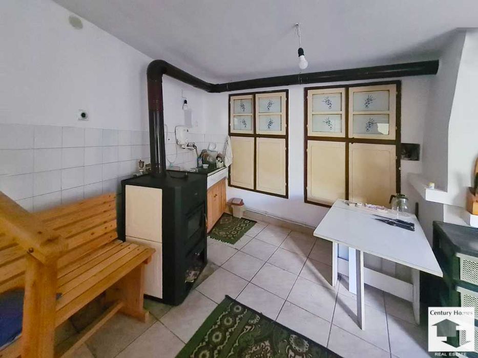 175094 Частично реновирана къща в с.Добромирка, 30 км. от В.Търново