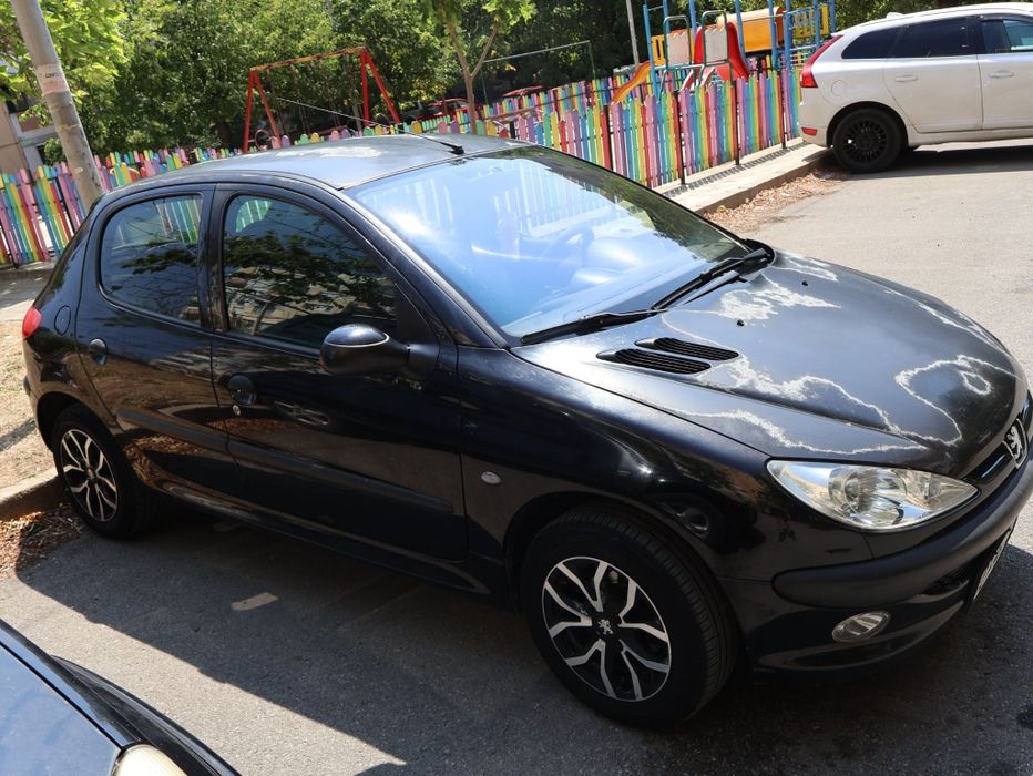 Продавам Пежо 206