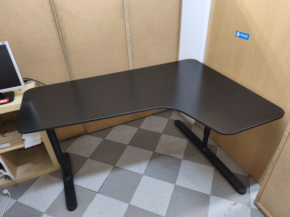 Офисна маса Becant от Икеа