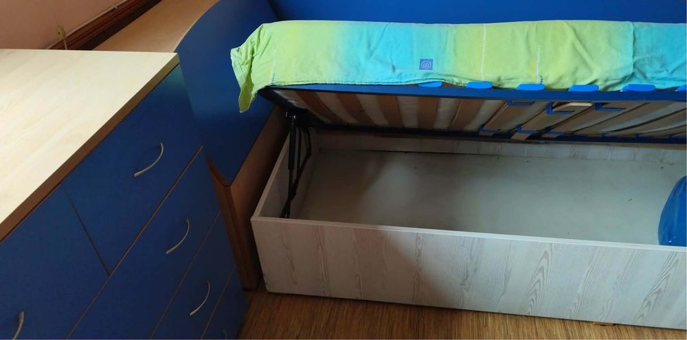 Мебели за спалня - легло, ракла и скрин