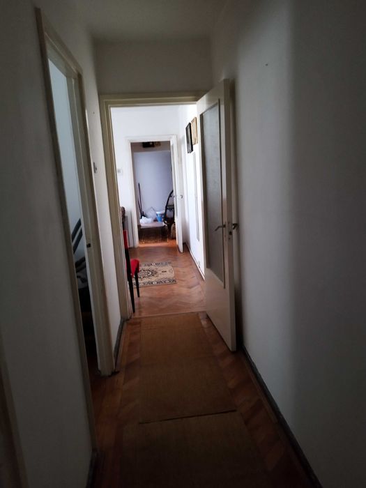 Închiriez apartament!
