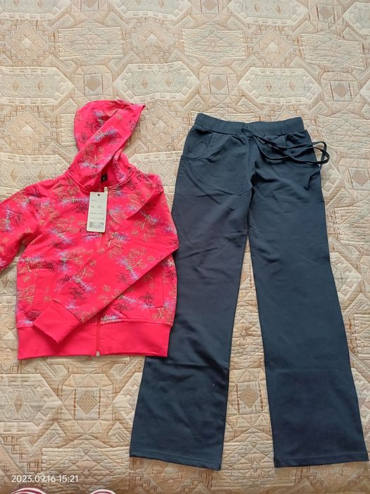 Новый Спортивный костюм на девочку