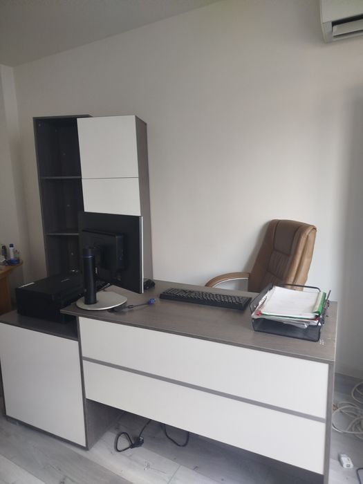 Подарък още едно бюро същия дизайн   Офис обурудване  и президентски с