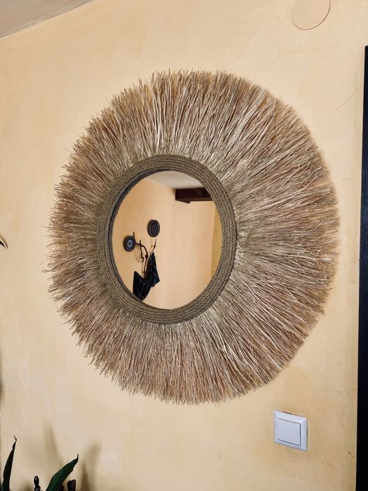 Огледало с рамка от естествена рафия – бохо акцент с характер!
