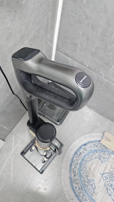 Срочно продам моющиц  пылесос Foura