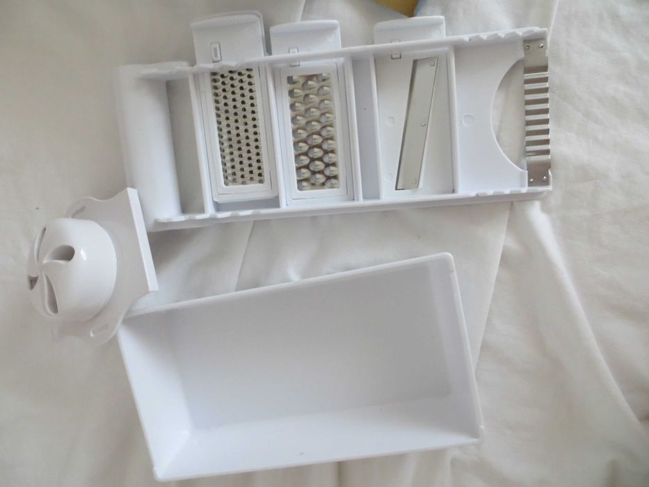 Порцеланови купички, кухненски прибори