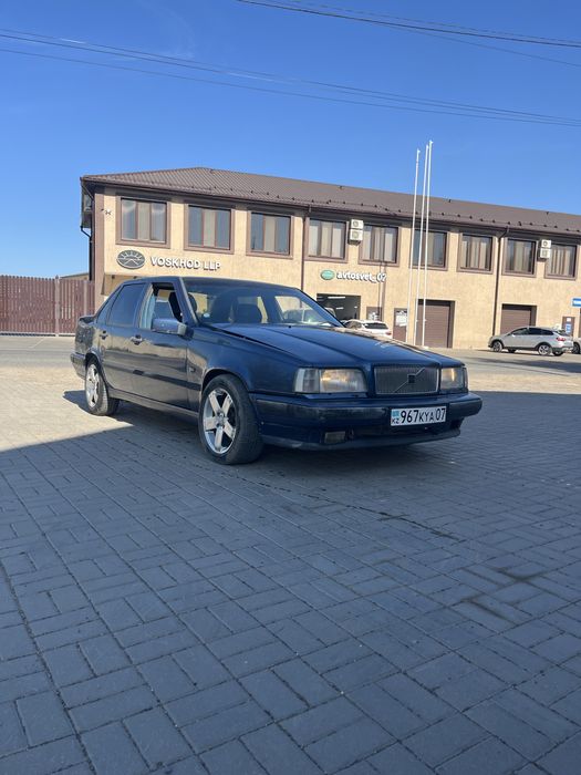 Volvo 850.