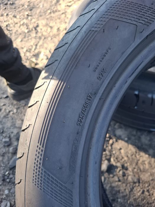 Vand 2 anvelope 225 55 17 goodyear de vara bune