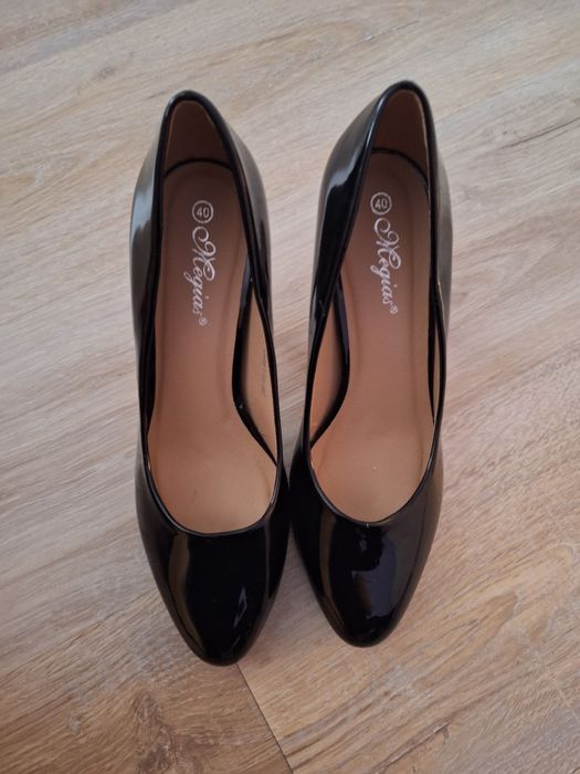 Токчета Мегияс не обувани