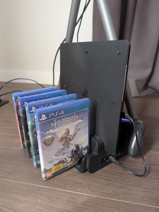 Продам PS4 slim 1GB