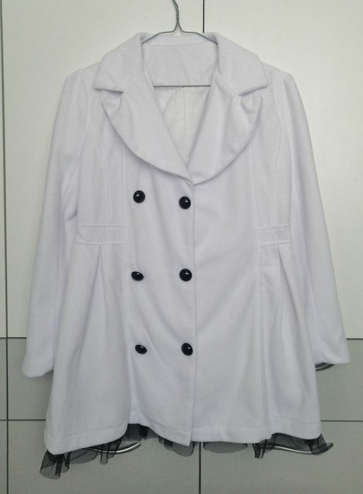 Елегантно дамско палто с тюл и буфон ръкави, размер С