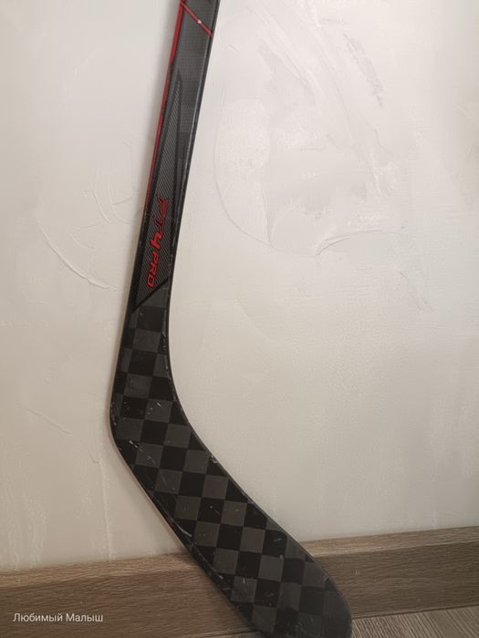 Продаю хоккейную клюшку