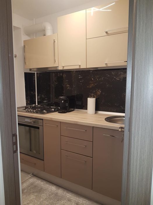 32 mp, etaj intermediar, mobilata, utilata