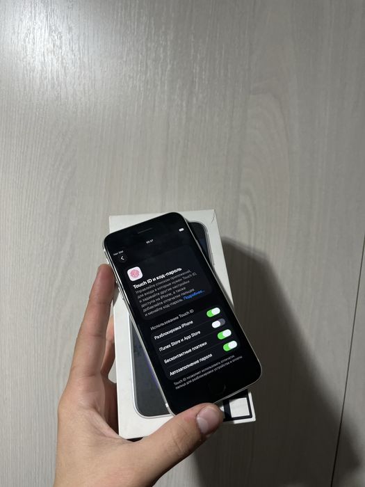 Продам Айфон Се 2/ Iphone Se 2020