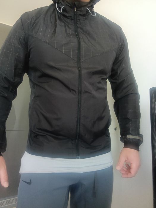 Мъжка ветровка Nike (L) 30€