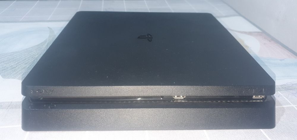 Playstation 4 pro 1 tb