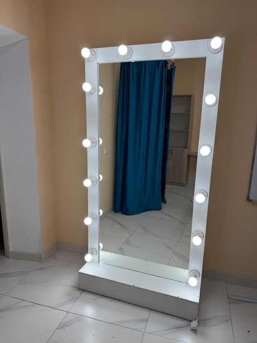 Зеркало напольное