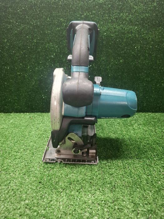 Ръчен циркуляр Makita BSS501