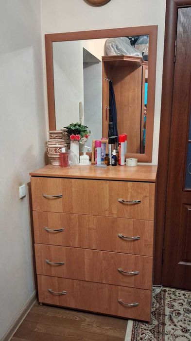 Продам камод с зерколом