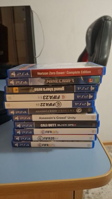 Ps4 cu jocuri si 2 manete