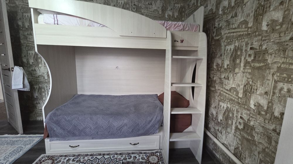 Двухяросный кровать