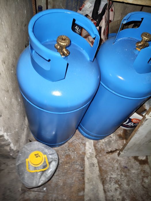 Vând doua butelii 50 de L