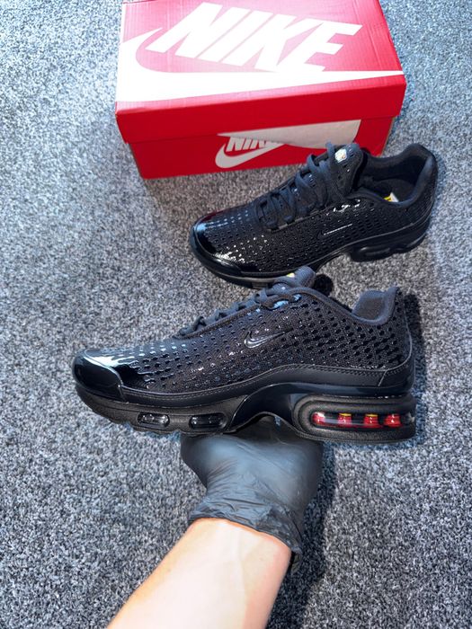 Nike tn black.