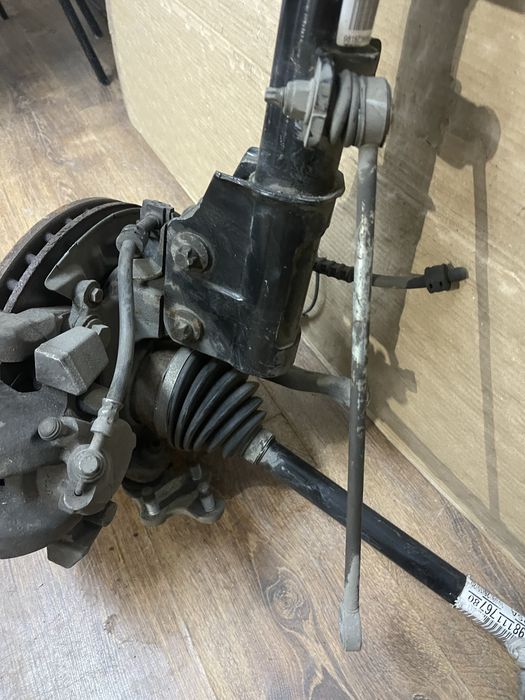 Fuzeta dreapta fata Peugeot 5008 II 1.5 Hdi an 2017-2024 completa